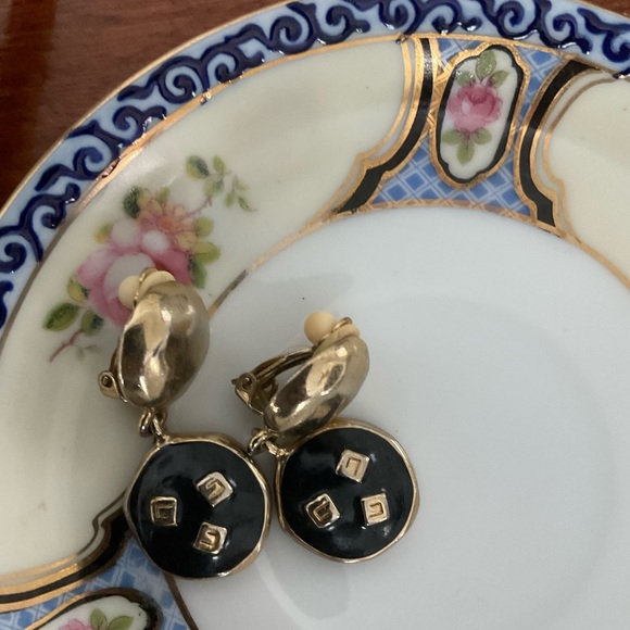 VINTAGE GIVENCHY LOGO GOLD ENAMEL earrings - Picture 4 of 9